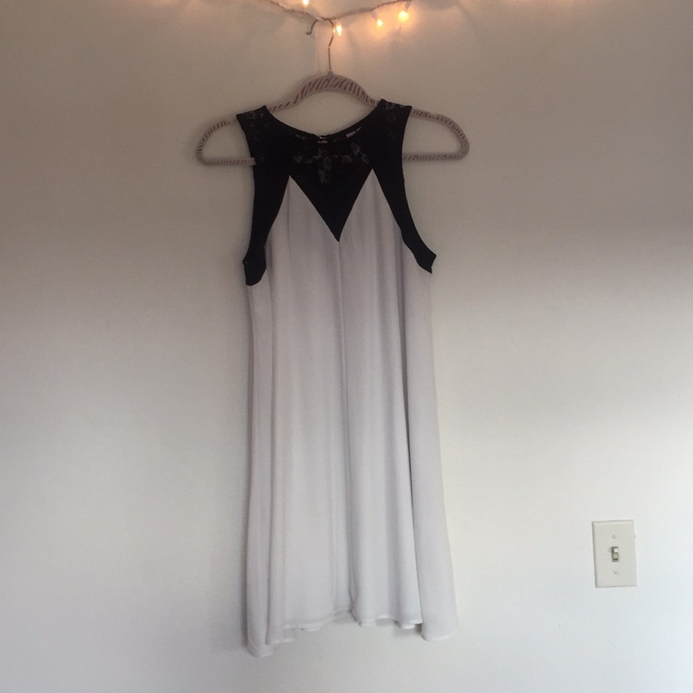 Francesca’s black and white shift dress